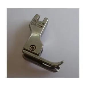 Chân vịt máy may CR1/16N 1/16 inch, chân vịt bù phải cho máy may công nghiệp, kiểu phải cao trái thấp, hỗ trợ dẫn vải và tạo đường may sát mép, lựa chọn thay thế cho chân vịt bị mòn hoặc hư hỏng